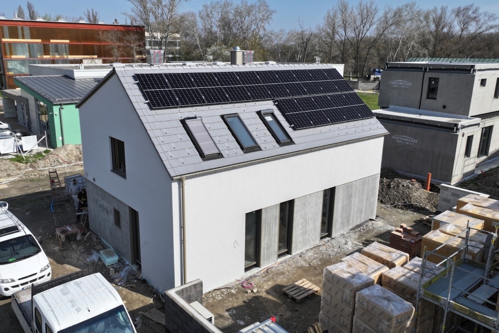 Emi Leier mintahaz epül 2025.04